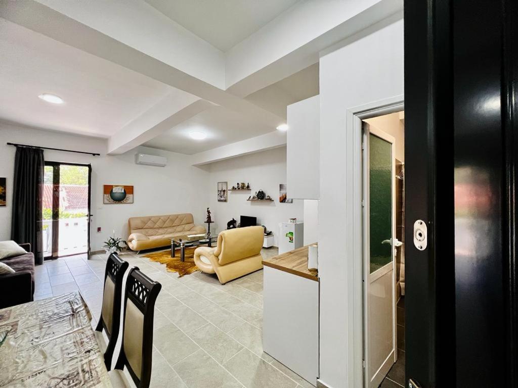 Kristian Apartments Берат Экстерьер фото